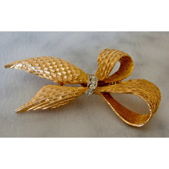 Vintage Gerry’s Gold Tone Bow Rhinestone Brooch - Picture 5 of 5